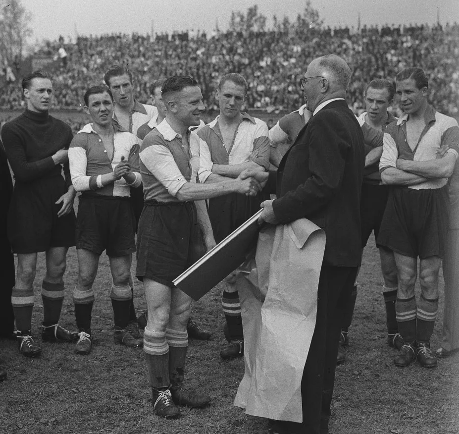 Bas Paauwe, 1947. Foto: Bram Wisman / Anefo, Nationaal Archief (CC BY-SA 3.0 nl).