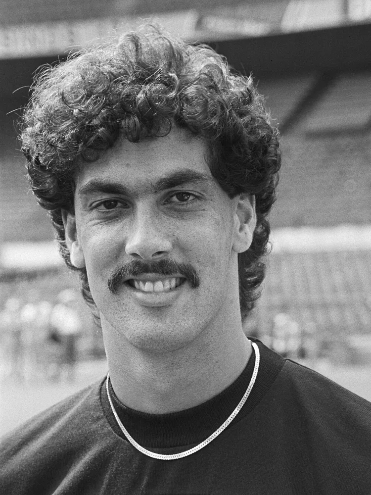 Persdag Feijenoord; 18, 19: Peter Brunings , kop. Foto: Hans van Dijk / Anefo, Nationaal Archief (CC0).